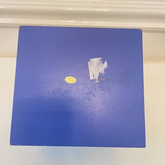 Winter Christmas Snowy Birdhouse - Picture 7 of 9